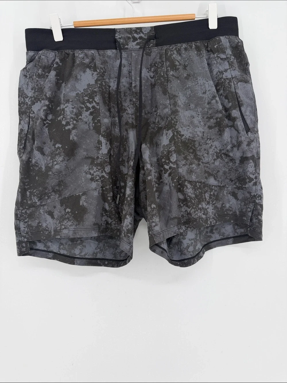 Lululemon License to Train Linerless Shorts 7” Camo XL